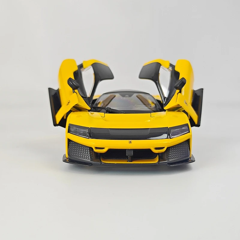 Bburago 1:24 simulation Ferrari F80 alloy car model, doors can be opened doors on both sides that can be opened rich in details