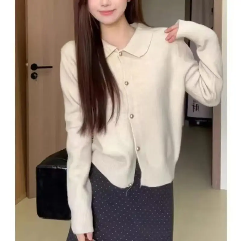 เสื้อสเวตเตอร์ถักแบบมีกระดุมสำหรับผู้หญิง สไตล์เกาหลี แขนยาว คอปก แบบเรียบง่าย นุ่ม สบาย เหมาะสำหรับฤดูใบไม้ร่วงและฤดูหนาว