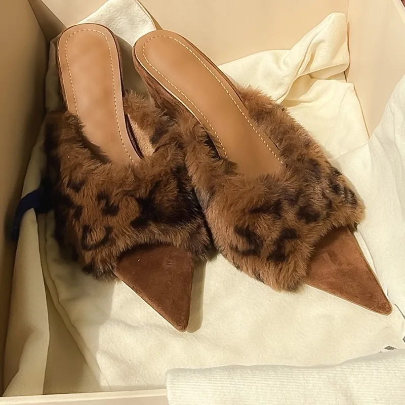 الفرنسية وأشار إسفين النعال ربيع 2026 جديد ريترو الفم الضحلة خفيفة الوزن مقاومة للاهتراء موضة ليوبارد أحذية نسائية