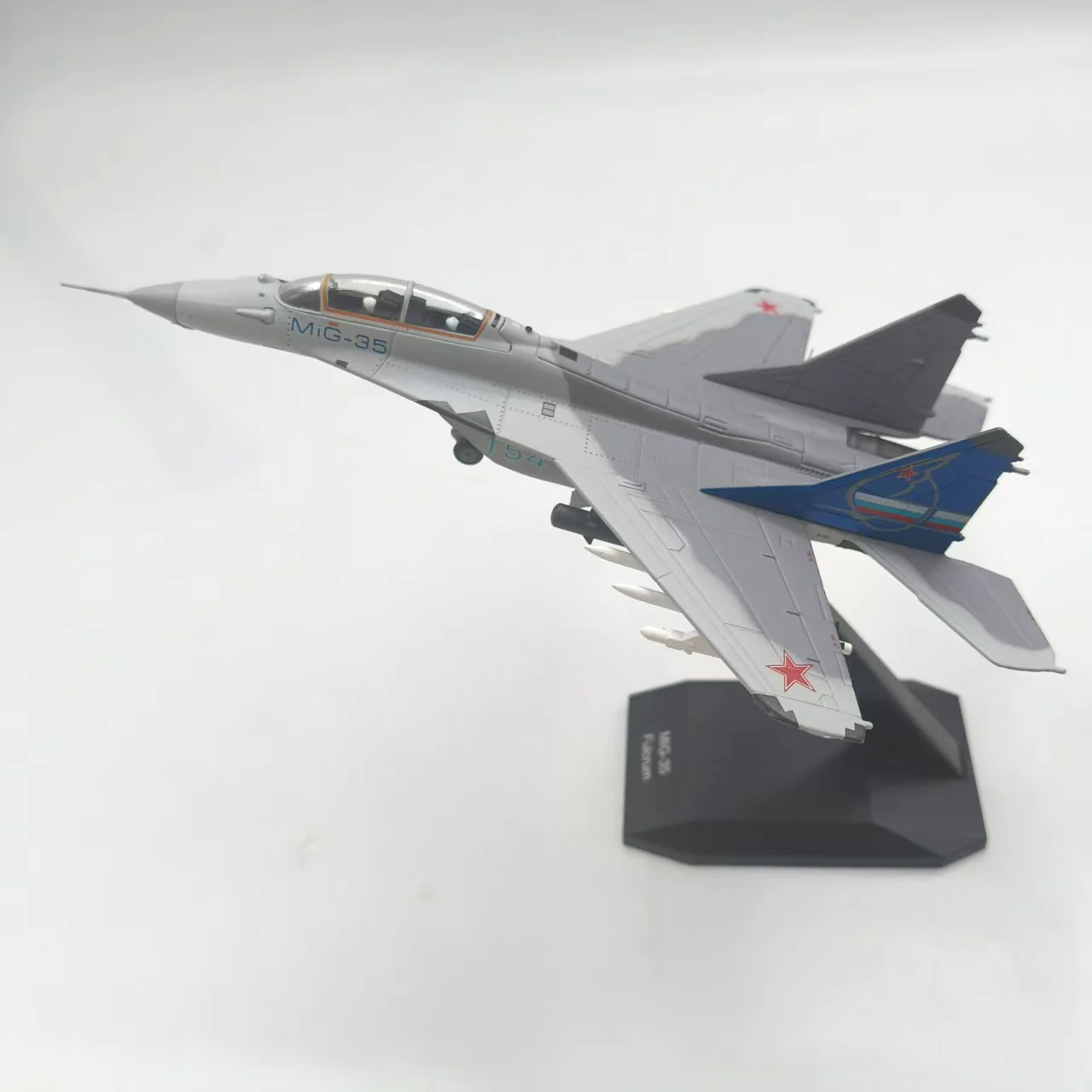Diecast 1:100 Scale Russian Mig-35 Fighter Aircraft Military Alloy Car Model Collectible Toy Gift Souvenir Display Ornament
