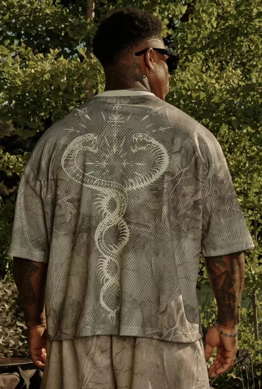 YOUNG LA Retro Camouflage Mesh V-neck Shirt, Snake Skeleton Back Printed Loose Sport T-shirt