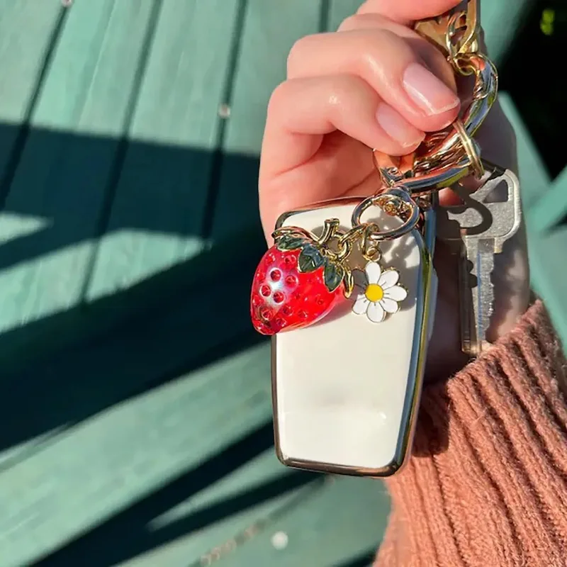 2Pcs Cute Strawberry Bag Pendant Keychain Kawaii Heart Flower Daisy Key Chain For Women Girs Bag Purse Pendant Accessories Gift