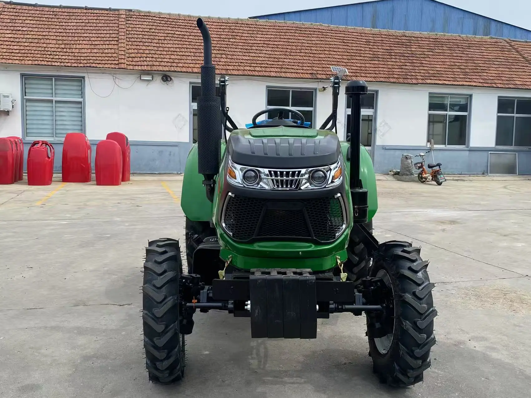 Tractor agrícola 4X4 WD 140HP 60HP 50HP Tractor grande 4x4 Trator agrícola pesado Rusia