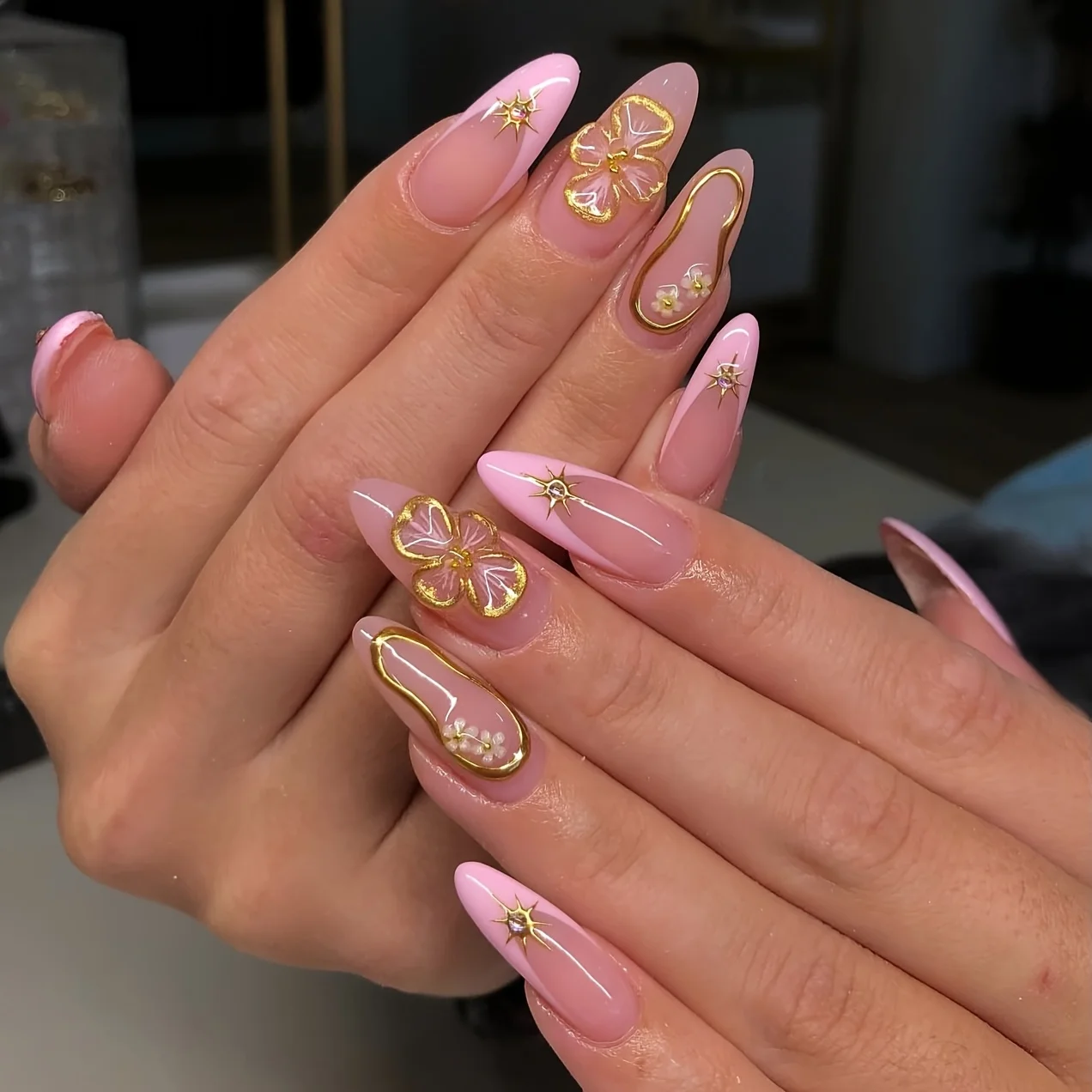 

24 pieces of nude pink French style wearing armor, medium long almond shaped fake nails, gentle and girlish style, reusable fake nails suitable for women's daily wear