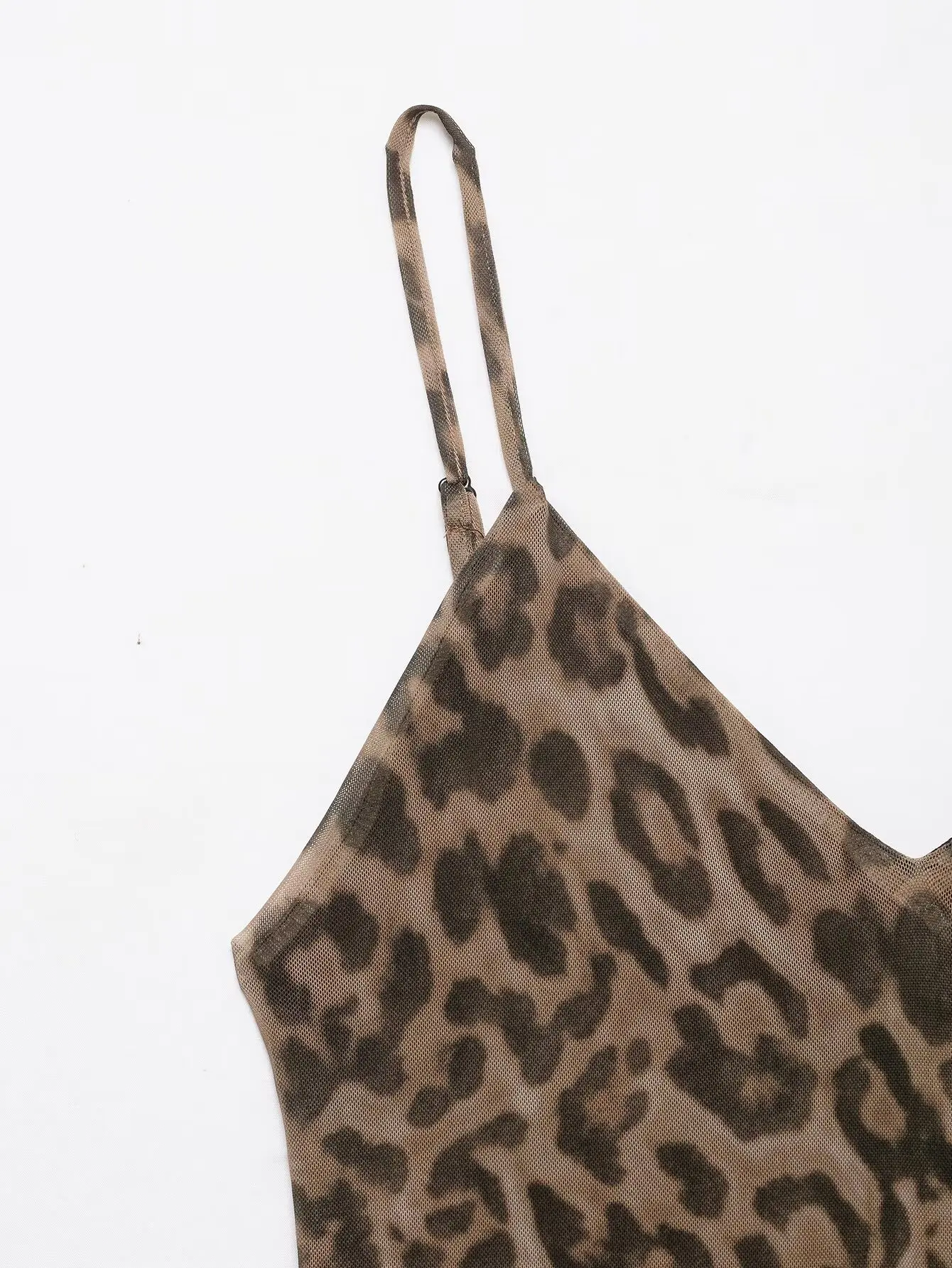HH Vintage Muted Leopard Print Flowy Maxi Dress Summer V-Neck Thin Strap Pleated Slip Long Gown Women BeachTravel Casual Wear