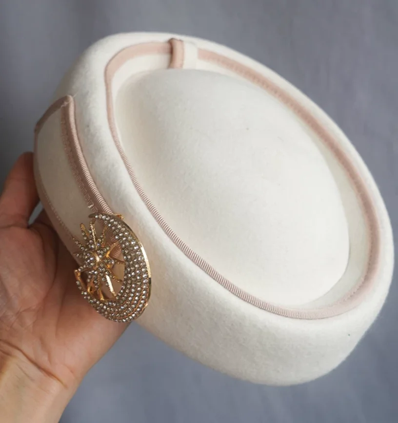 Autumn and winter British flight attendant woolen top hat contrasting color beret