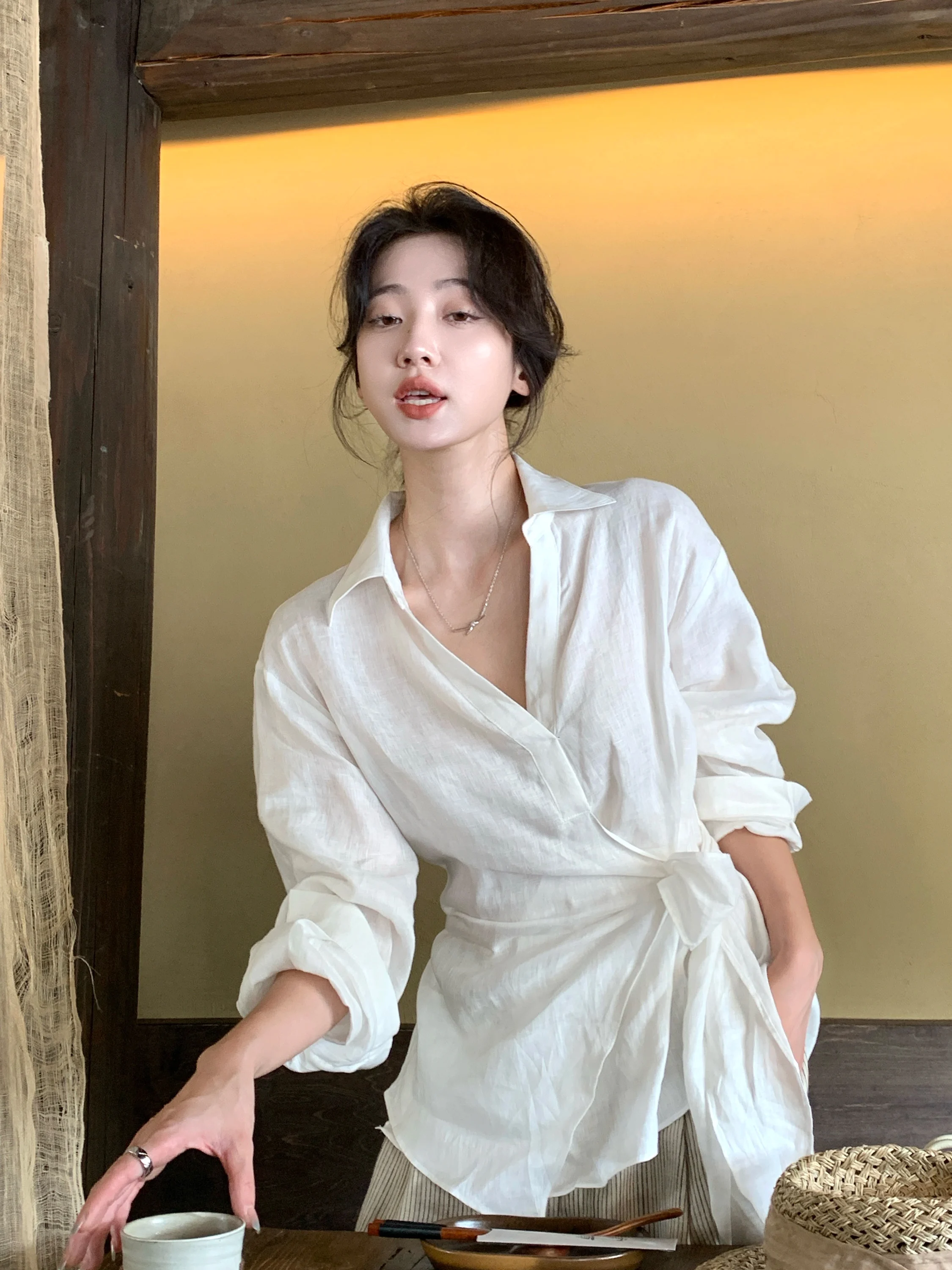 

Slimming Effect Linen Women's irt White Color Design Sense Faionable Belt Waist Cinching Slim Fit Top Casual Wear