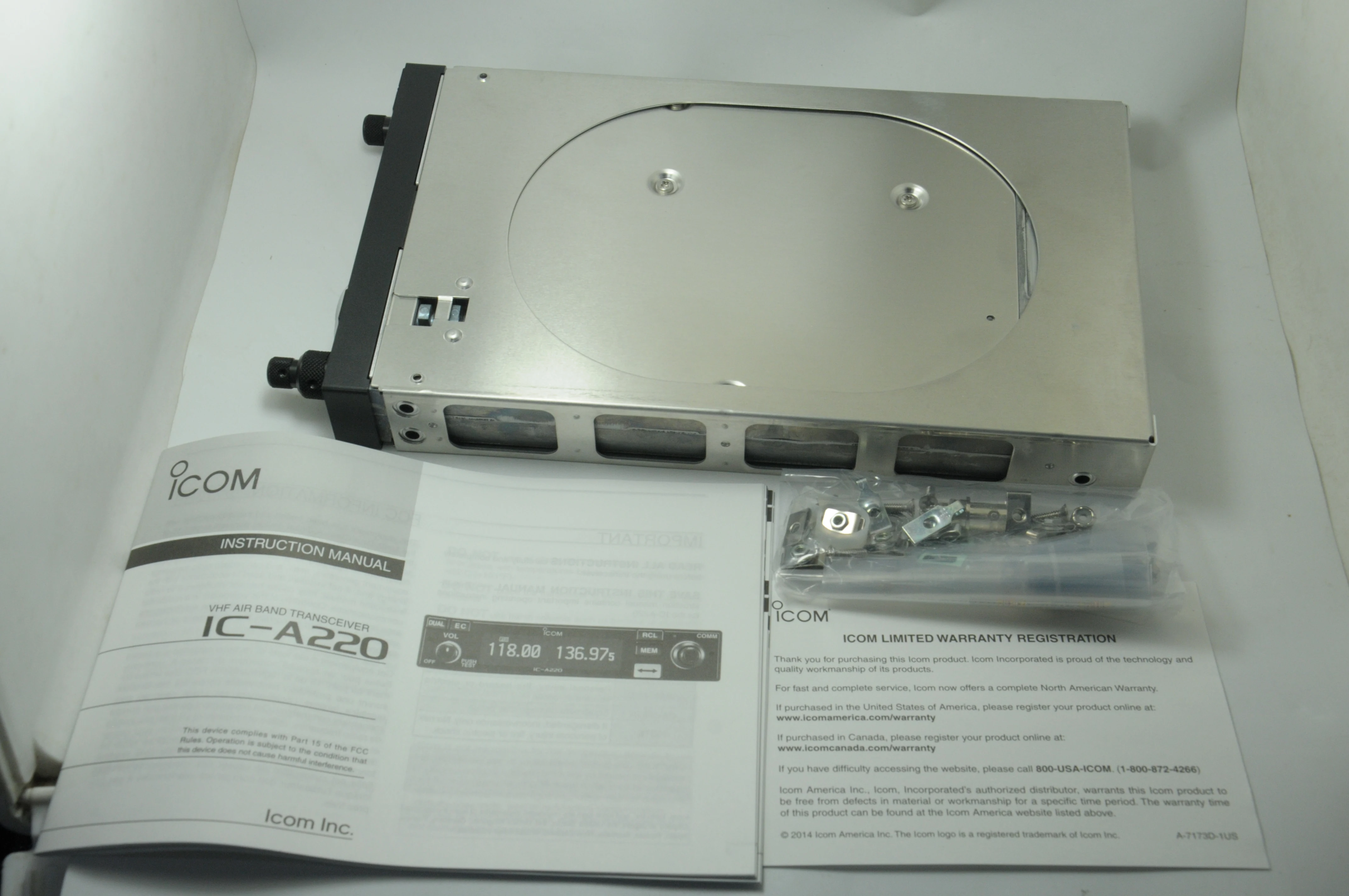 IC-A220E VHF Mobile Radio Communication 118.000-136.992MHz Air Band AM FM Vehicle Mounted Transceiver Aviation Radio for