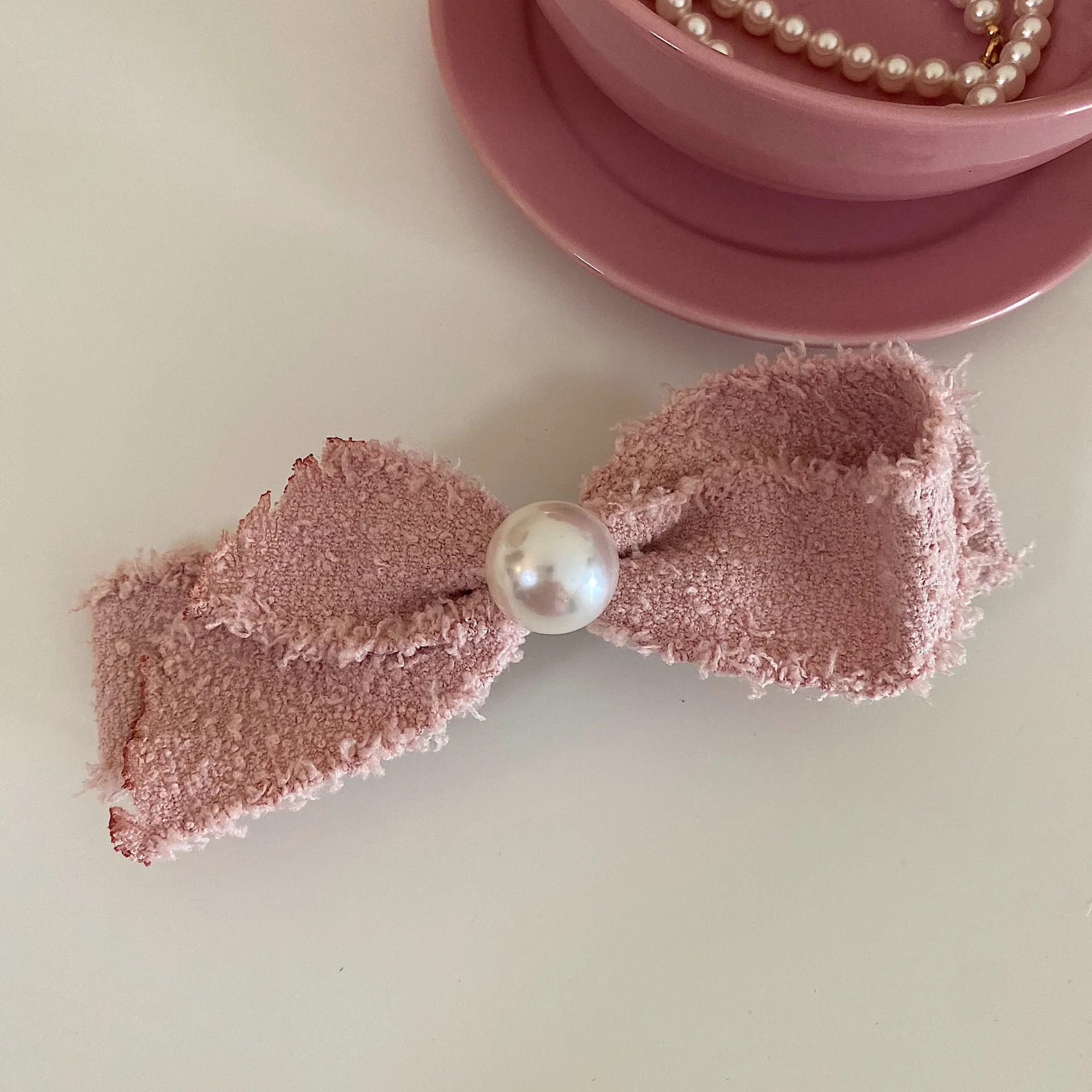 العلامة التجارية الجديدة النسيج القوس شرابة مشبك شعر اللؤلؤ المرأة مشبك شعر اليدوية المرأة الفاخرة مجوهرات أغطية الرأس تصفيفة الشعر الكورية 2025 #6