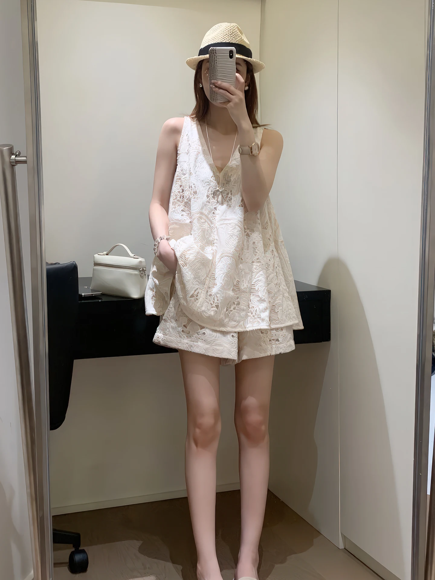 

Faionable Embroidered Hollow out Vest And orts Set Women's Summer Anti-Aging Two-Piece Suit V-Ne Svel Outfit