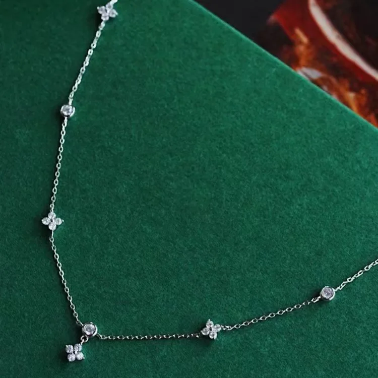 Fashion Original Crystal Flower Pendant Necklace for Women European and American Stainless Steel Personalized Jewelry Necklace