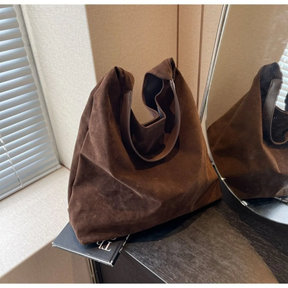 Neue Herbst- und Winter-Vintage-Damentasche mit Großer Kapazität, Modische Wildleder-Schultertasche, Schlichte Einfarbige Vielseitige Bucket Bag – Detail 7