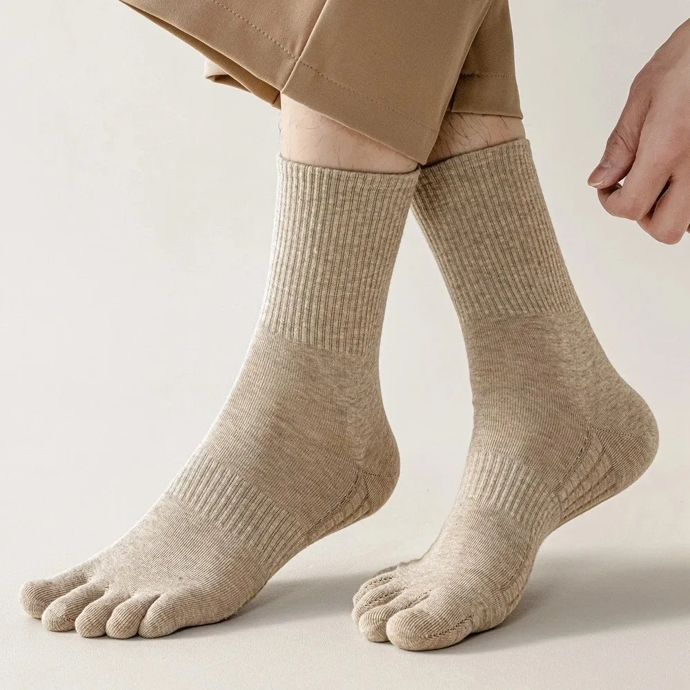 

Пара спортивных носков средней длины с пятью пальцами, дышащие, однотонные, влагоотводящие, с утолщенной амортизирующей подошвой