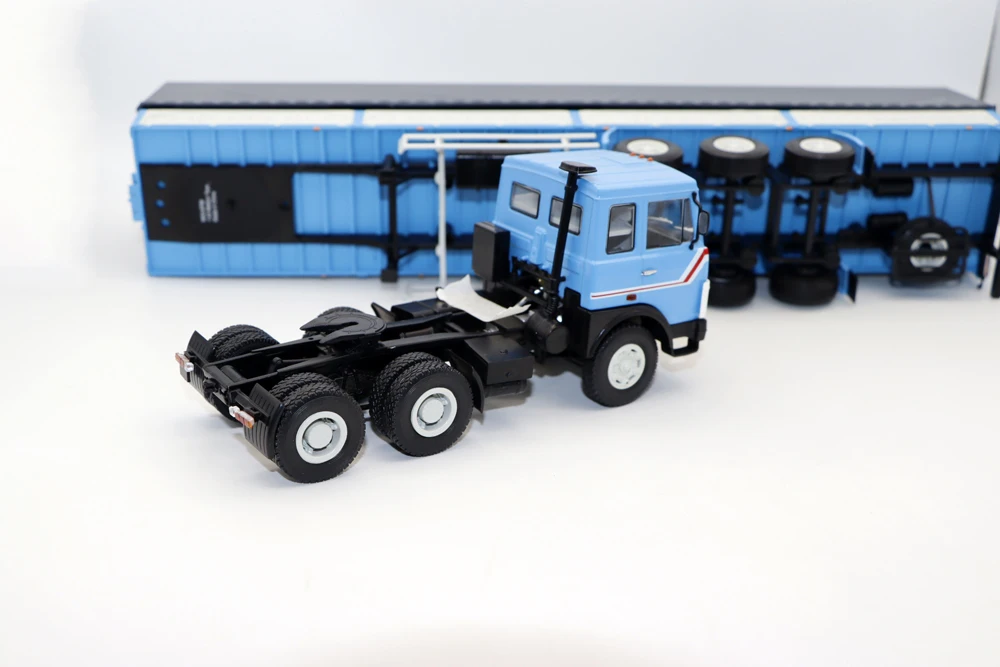 NEW 1:43 Scale MAZ-6422 with semi-trailer MAZ-3753 USSR Long Truck For collection gift