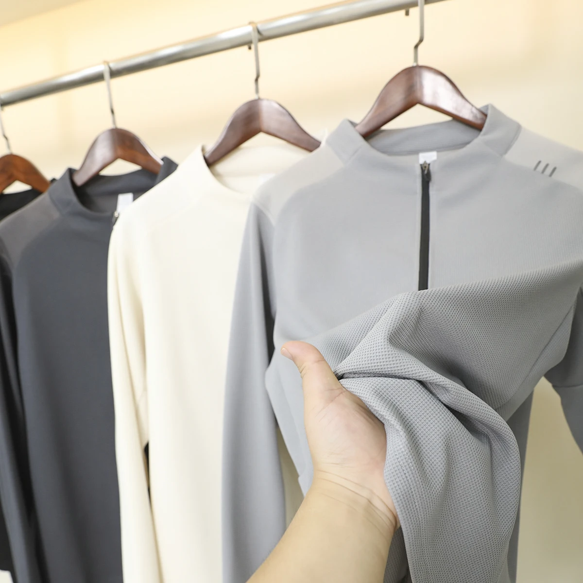 

Мужская повседневная футболка с длинным рукавом и молнией, удобная, приятная к телу, из полиэфирного волокна, приталенного кроя, в городском стиле