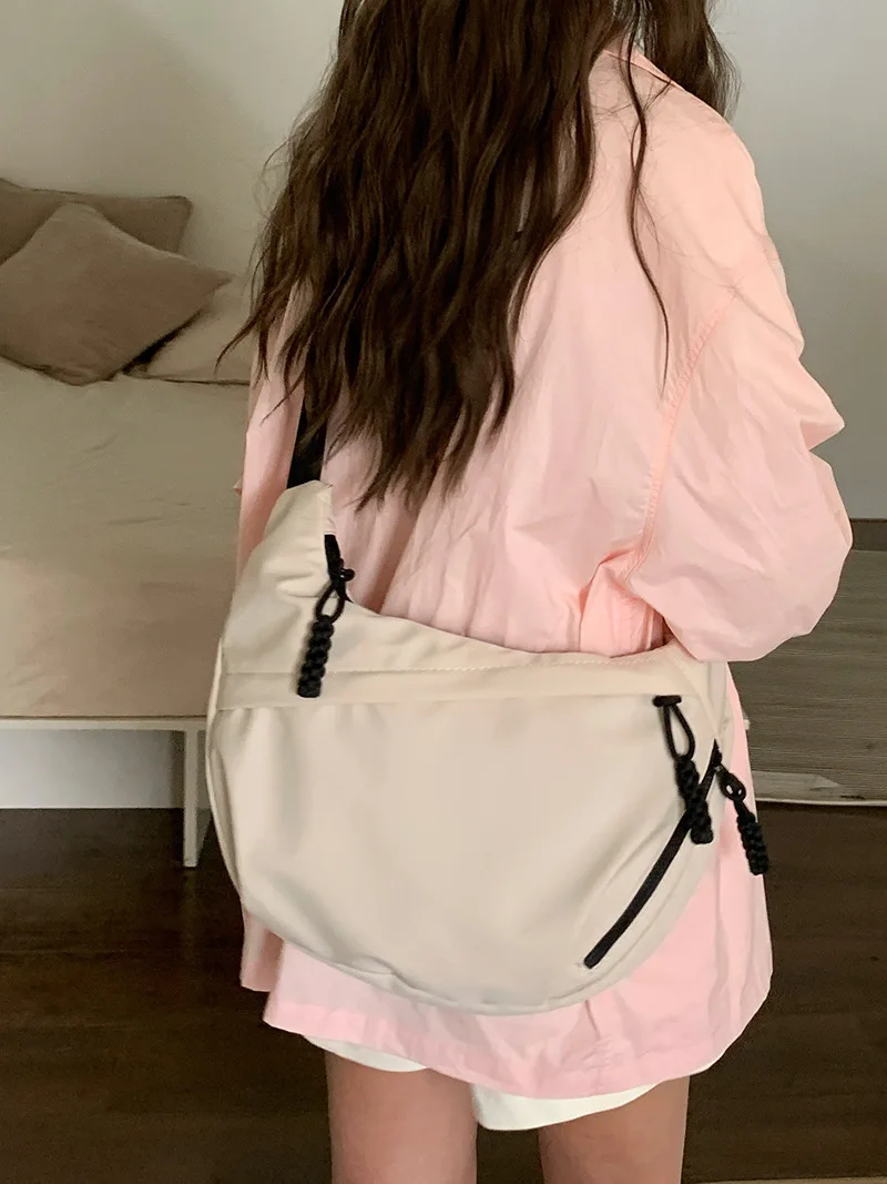 Nylon-Umhängetaschen mit großer Kapazität, neue lässige und vielseitige Umhängetasche für Pendler, leichte Sport-Crossbody-Hobos-Tasche – Detail 7