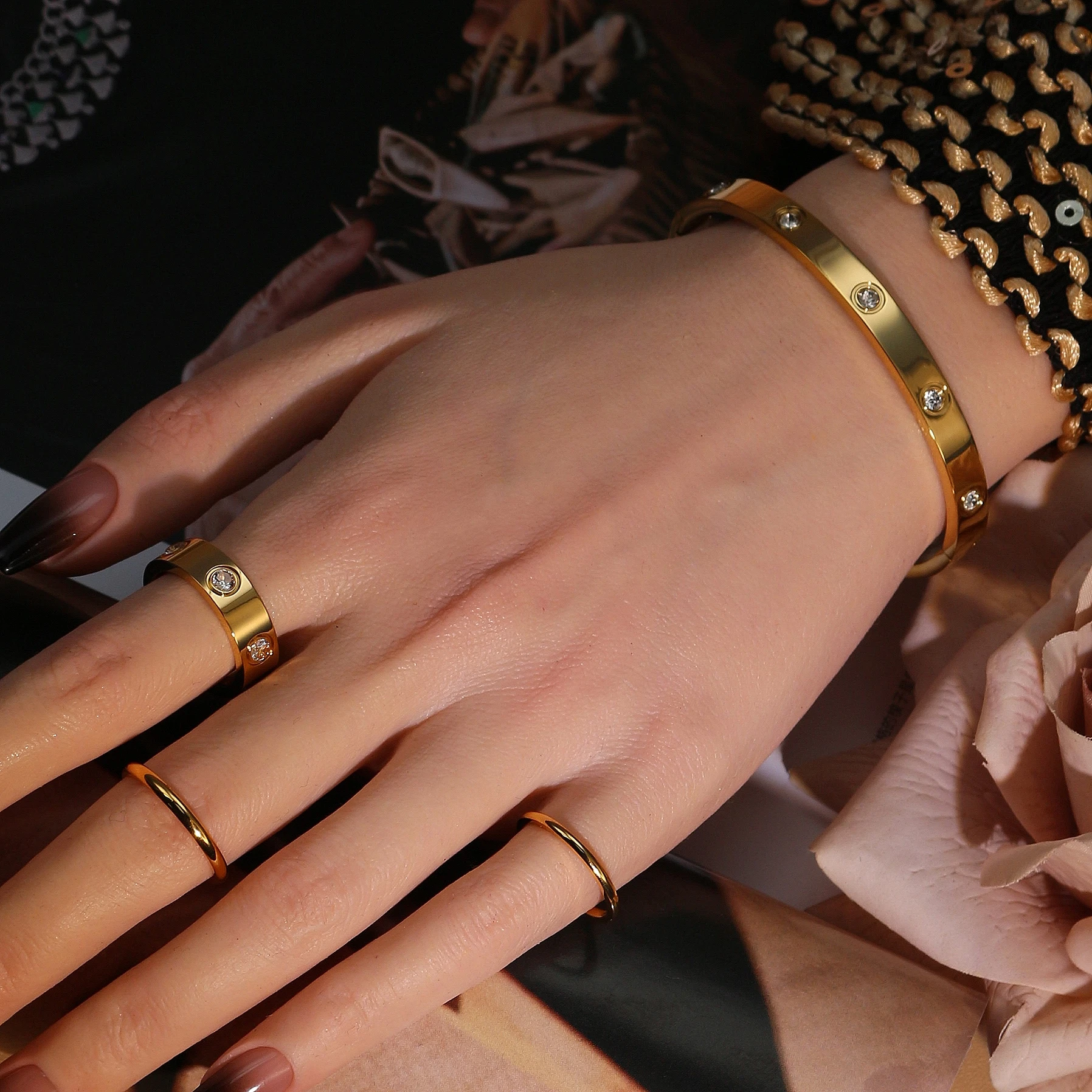 Hot-Selling 2-in-1 18 K Gold-Plated Stainless Steel Bracelet And Ring, Couple's Gift Jewelry Wholesale Set.