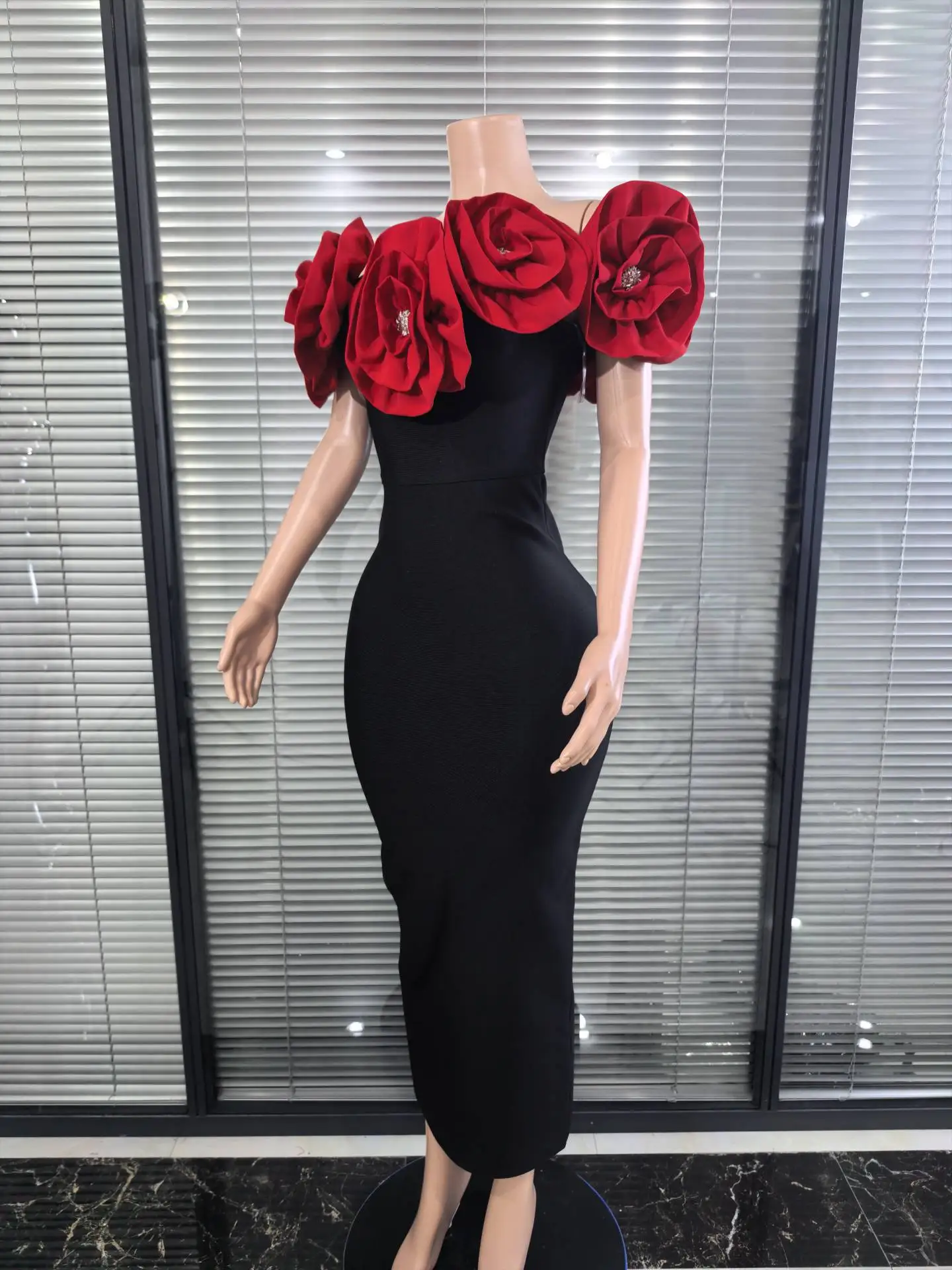 Rot Weiß Frauen Sexy Trägerlosen Großen Blumen Weg Von der Schulter Bodycon Lange Verband Kleid Elegante Abend Party Cocktail Outfit