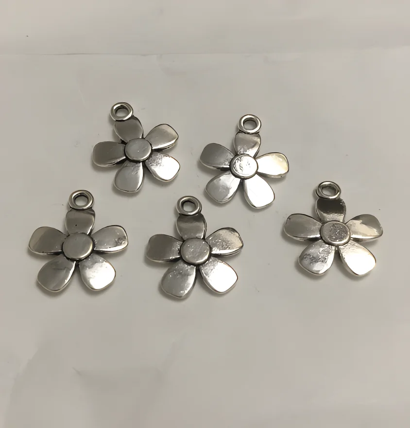 

30pcs 17*14mm Alloy metal flower design lovely pendants for DIY jewelry HW2738