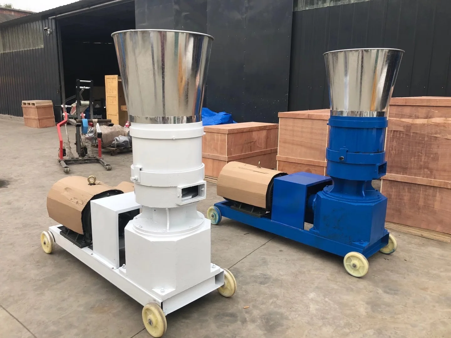 Máquina para fabricar pellets de alimentación de troquel plano