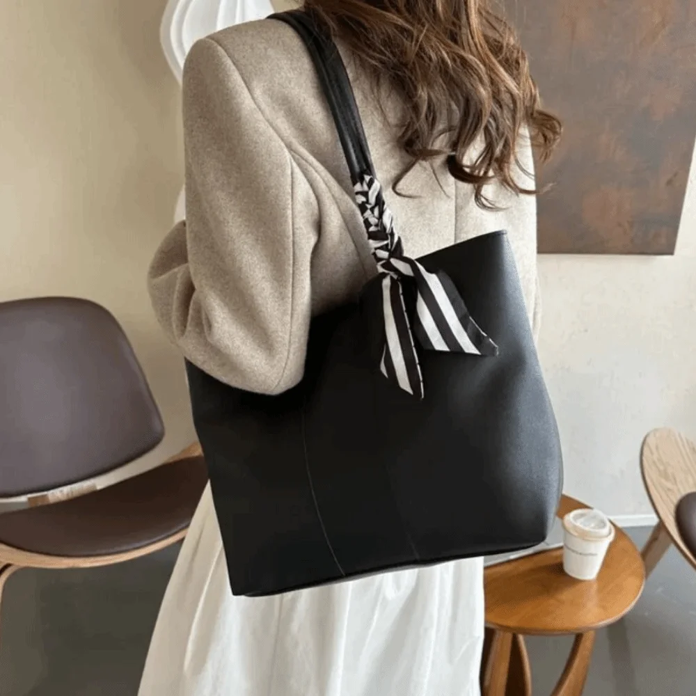 Large Capacity PU Leather Shoulder Bag French Style Commuting Retro Underarm bag Casual Ins New Design Tote Bag Travel