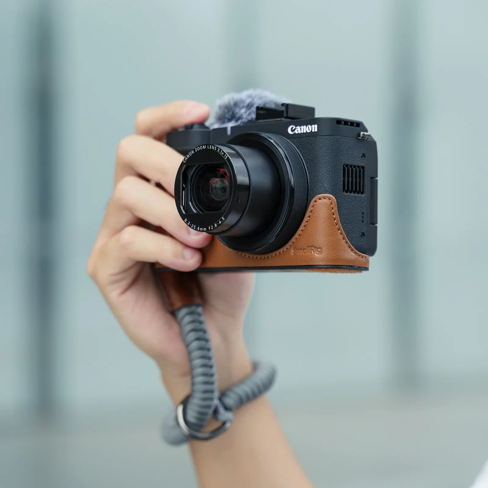 حقيبة كاميرا جلدية كاملة الجسم من Smallrig مع حزام معصم لهاتف Canon PowerShot V1 غطاء حماية عتيق باللون الأسود والبني والقهوة