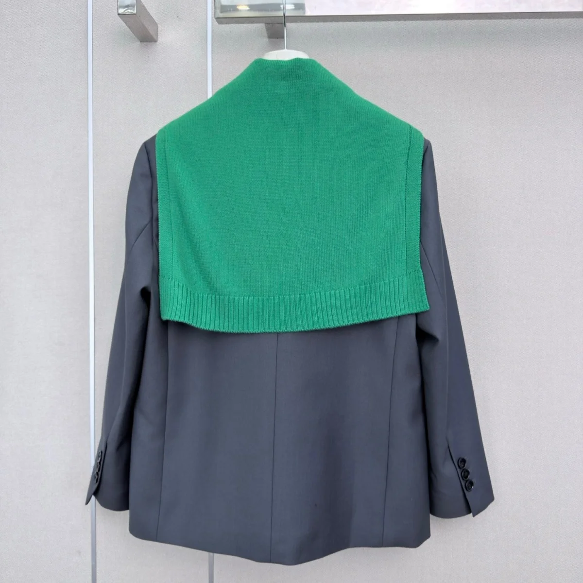 2026 high-quality women's contrasting shawl two-piece casual suit--2026090158