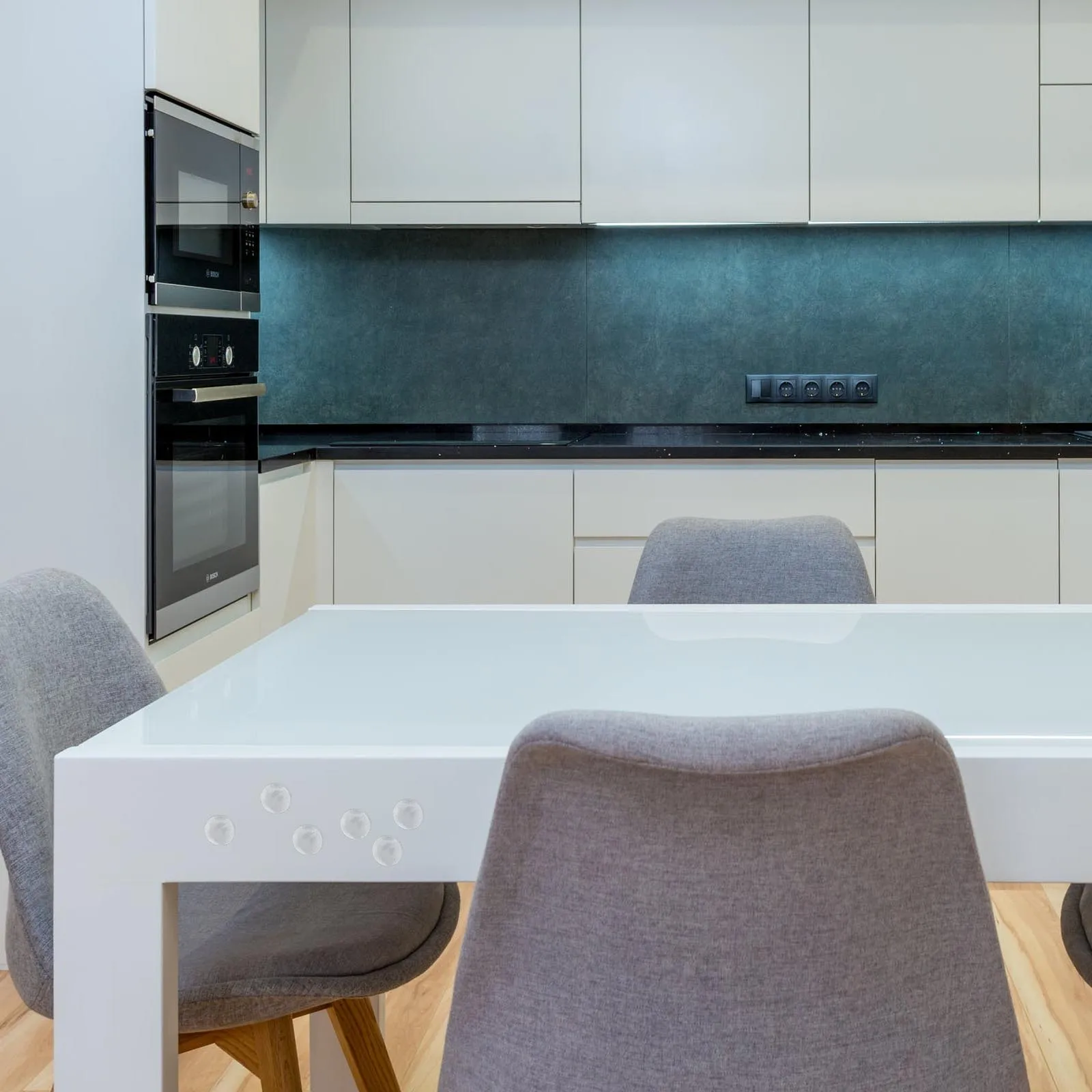 

272Pcs Clear Anti-Slip Pads Self-Adhesive Rubber Bumpers for Cabinets Furniture Glass Metal Surface Waterproof Cushioning