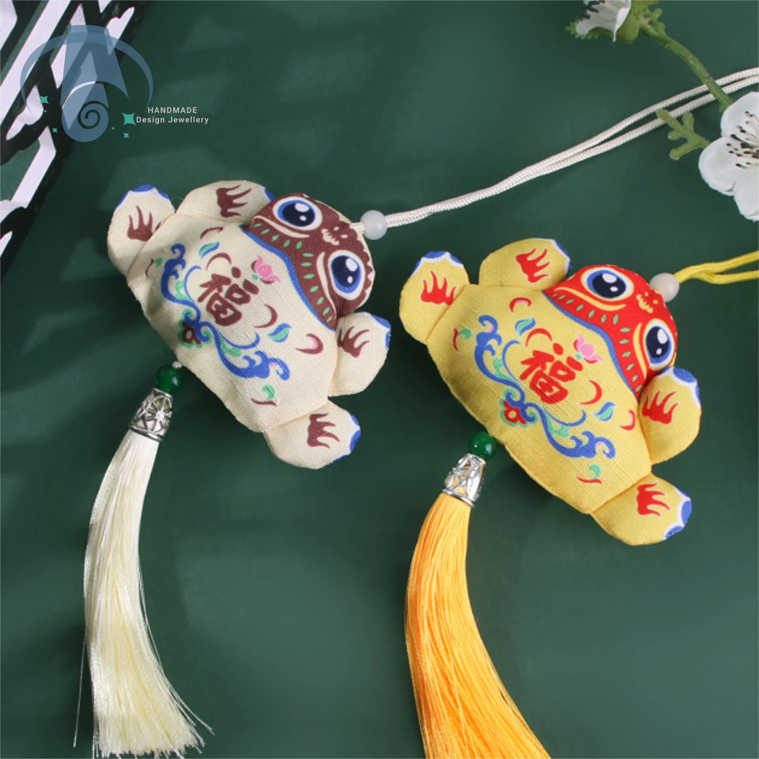 사셰 펜던트 황금 두꺼비 디자인 자수 태슬 재물 유치  - Embroidery Alphabet Designs 리뷰 및 가격