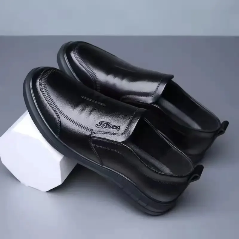 New Men's Leather Shoes Breathable Lightweight Business  Anti-Slip Middle-Aged Elderly footwears Comfortable All-Seasons Flats