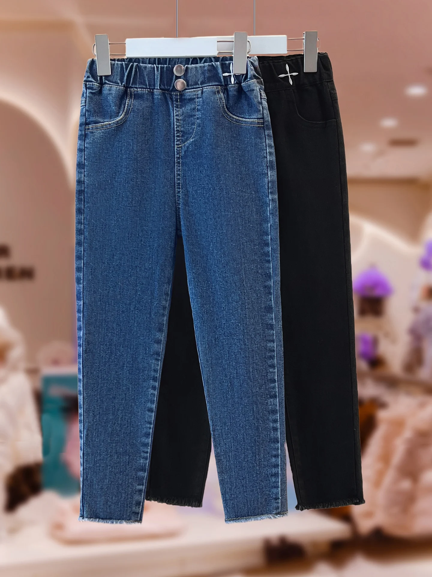 女の子用スリムフィットデニムパンツ春秋スタイル伸縮性ウエスト綿ポリエステル混紡保温性のあるファッショナブルな子供用ズボン
