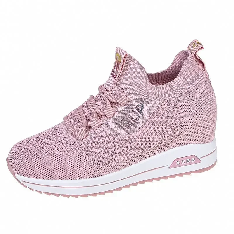 Tênis de malha respirável para mulheres, cunhas de salto escondidas, sapatos de plataforma, saltos pretos, branco, rosa, casual, verão, venda