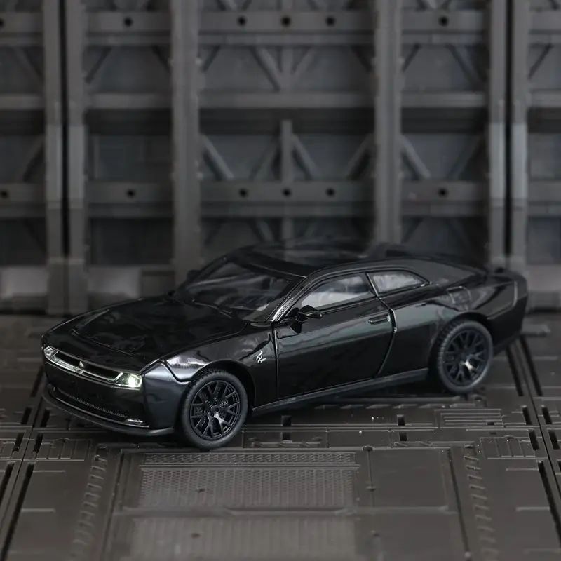 

1:32 SRT Hellcat легкосплавная модель автомобиля дверь может открыть детскую игрушечную машину имеет имитирующие функции звука и освещения, богатые детали.