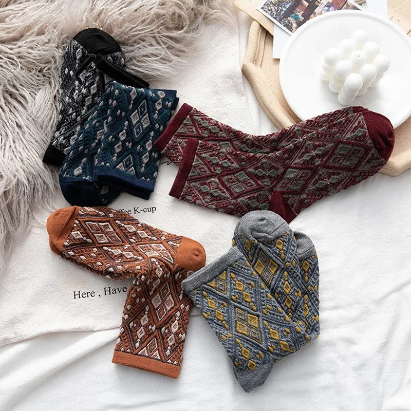 Fashion Elegant Harajuku Retro Jacquard Woman Socks Vintage Novelty Ethnic Cotton Casual Breathable Girls Sox Autumn Winter