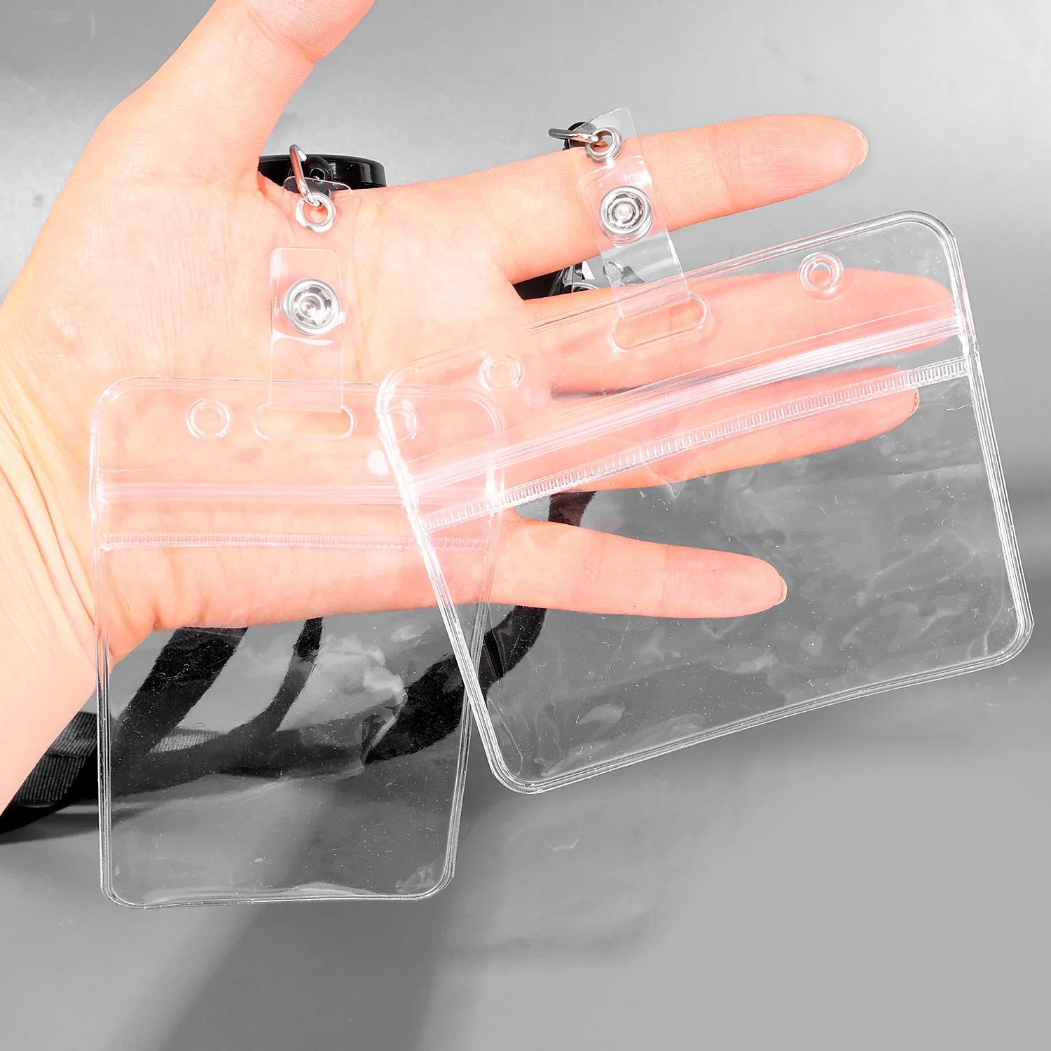 Nuove carte da lavoro retrattili Corda per il collo con fibbia facile da tirare Porta carte in PVC impermeabile Etichette per nome identificativo di lavoro Cordino anti smarrimento