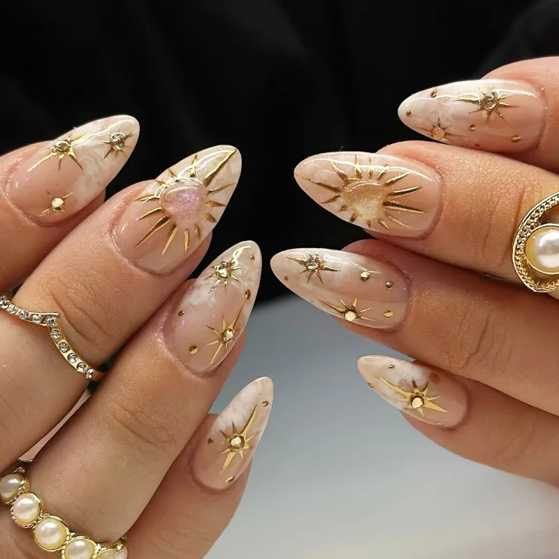 

24 Pcs Women Golden Star Aesthetic Fake Nails Almonds Ready-made Artificial Artificial Nails for Sticking 3d Love Press on Nails