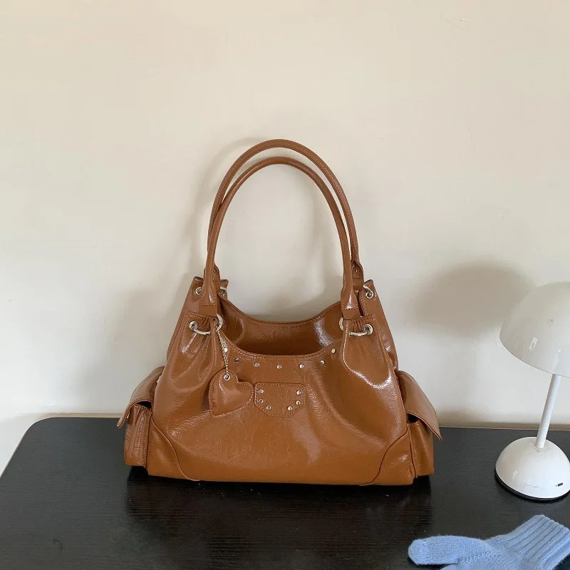 

Винтажная большая мотоциклетная сумка-тоут Capaci для женщин, 2025 г., стильные сумки через плечо из мягкой искусственной кожи с заклепками на одно плечо