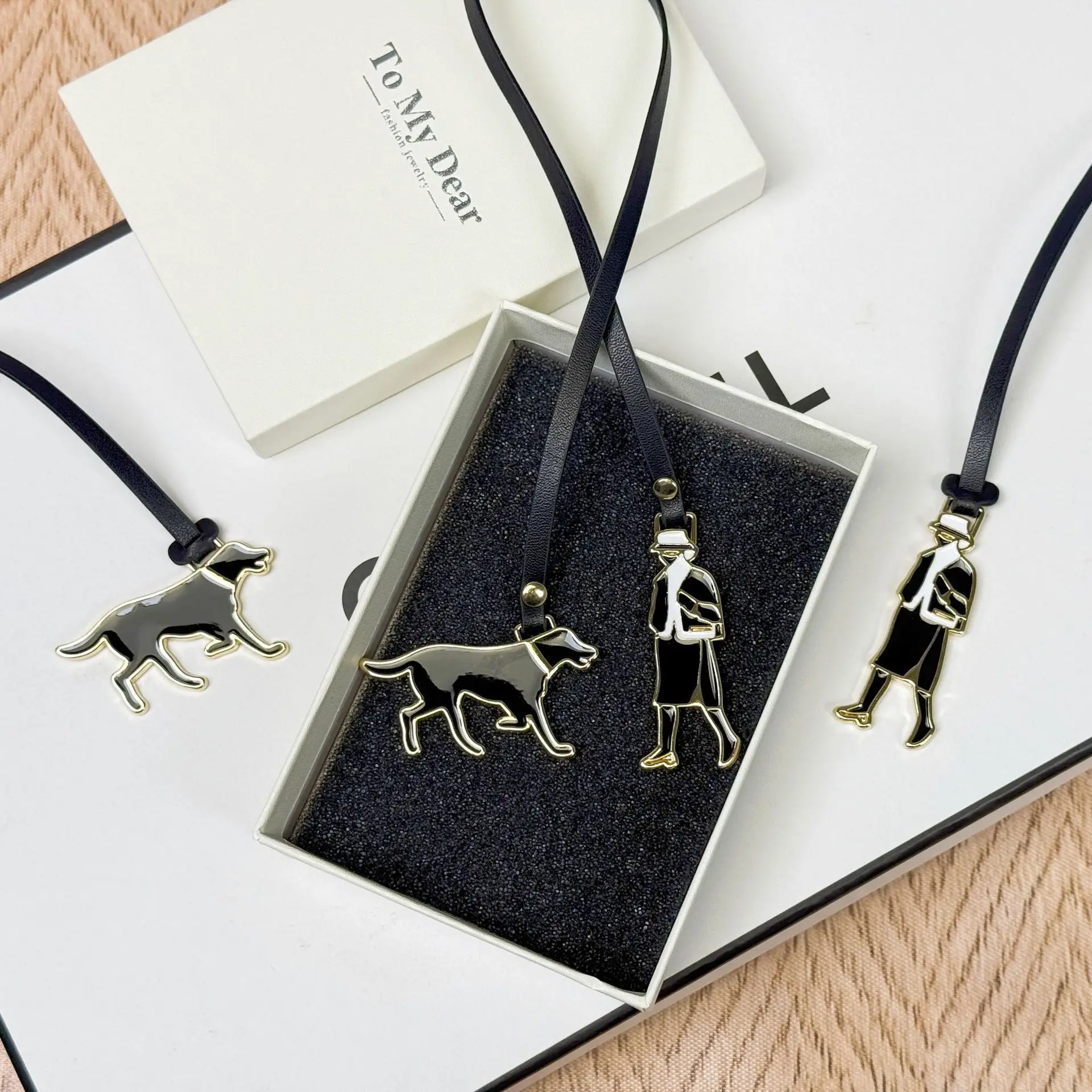 Vintage Lady & Dog Enamel Bag Charm, Faux Leather Strap Handbag Pendant, Retro Figure Animal Silhouette Bag Decoration Accessory