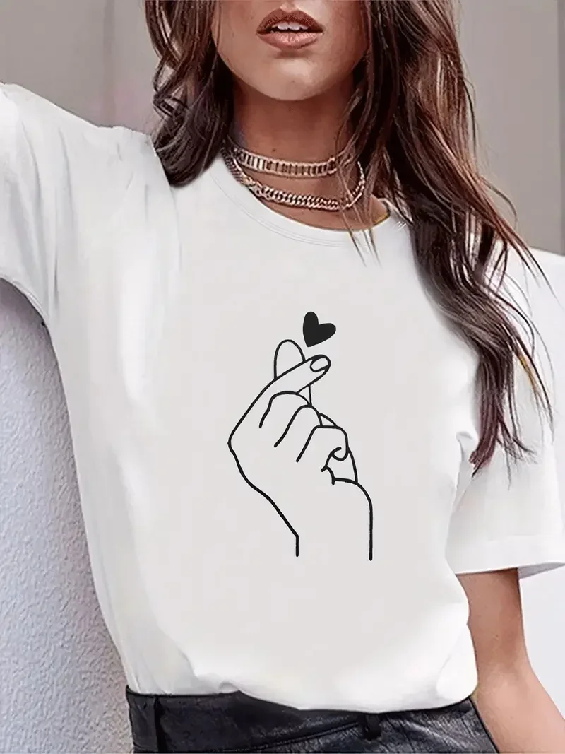 Cute Heart Print Streetwear Solid Color Round Neck T-Shirt Women Short Sleeve Casual Daily Top Unisex Oversized Harajuku