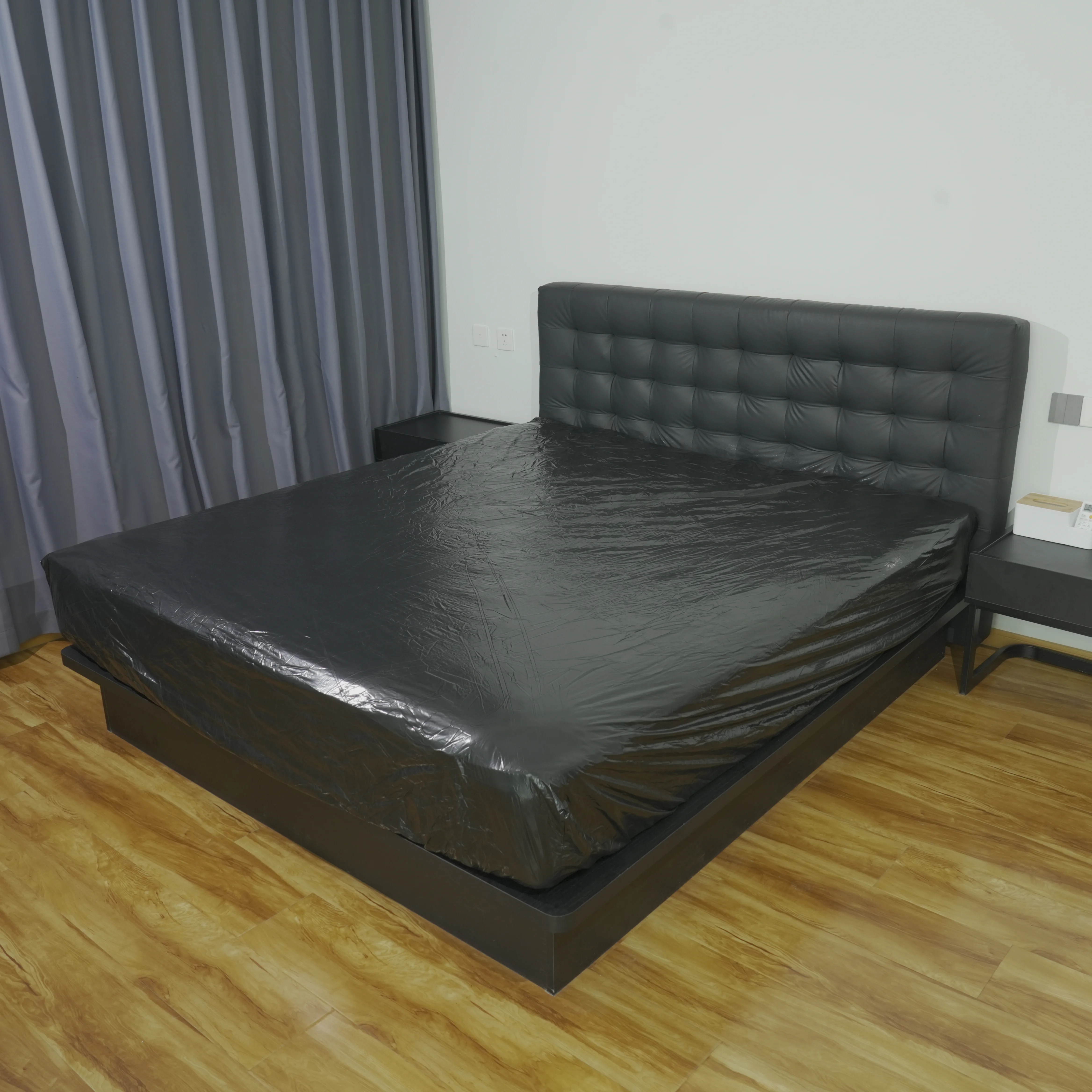 1pcs PVC Waterproof Mattress Protection Sheet, Soft and Skin-Friendly, Deep Pockets Adjustable, Suitable for Hotels and Bedrooms