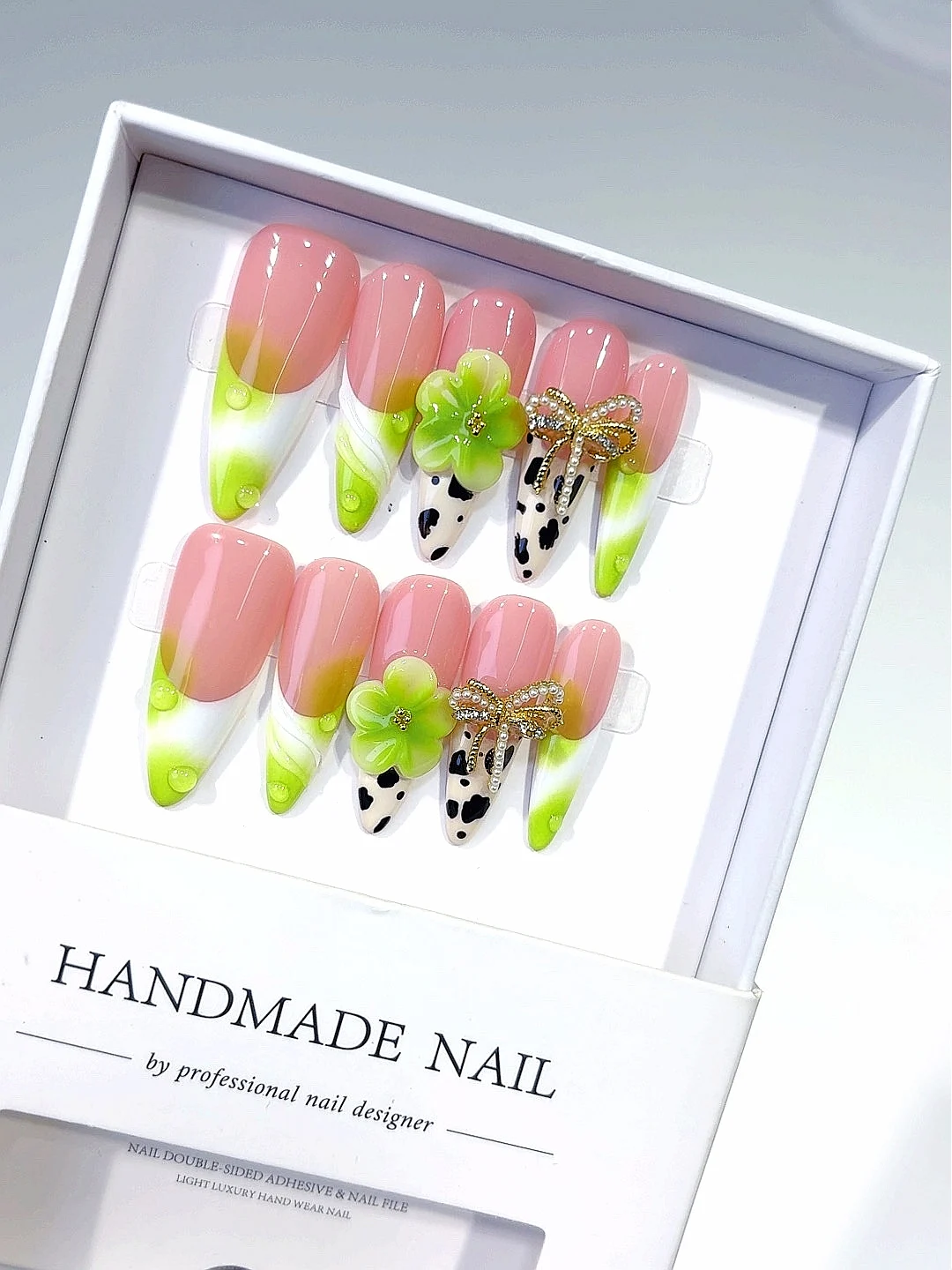

Green Floral Bow Cow Print Almond Press on Nails（D569）