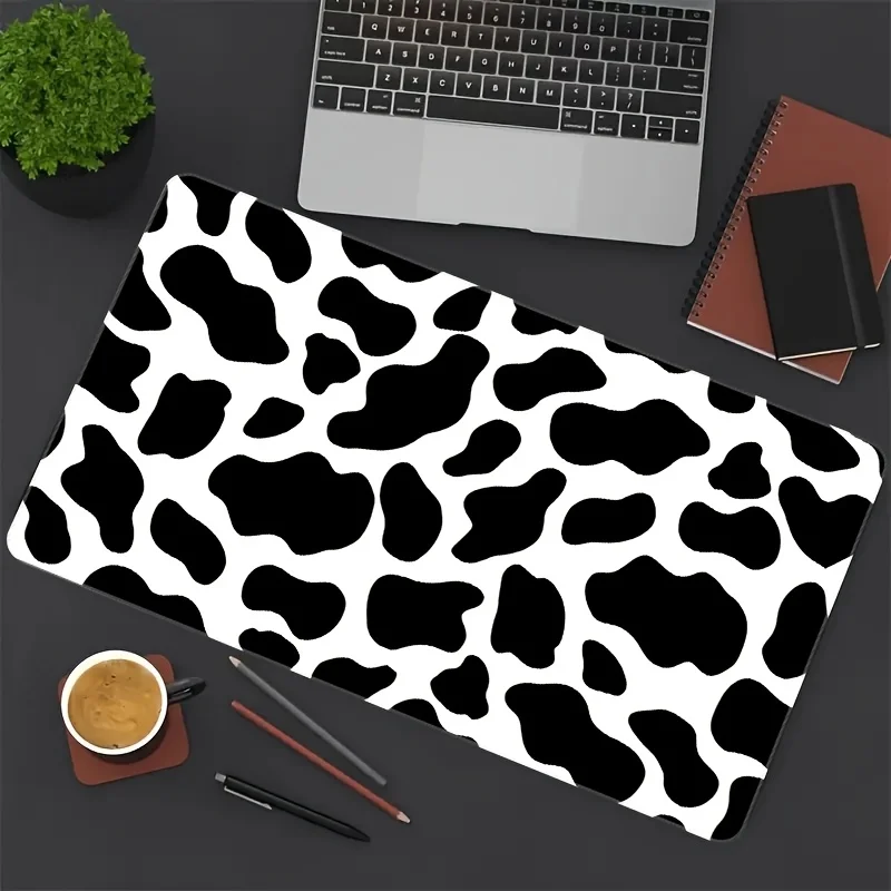 

The black and white dot design mouse pad, made of rubber, is anti-slip, durable and washable as a computer accessory