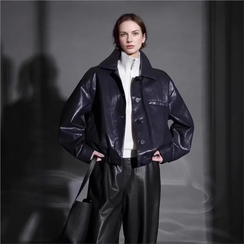 A new short loose and versatile leather for women