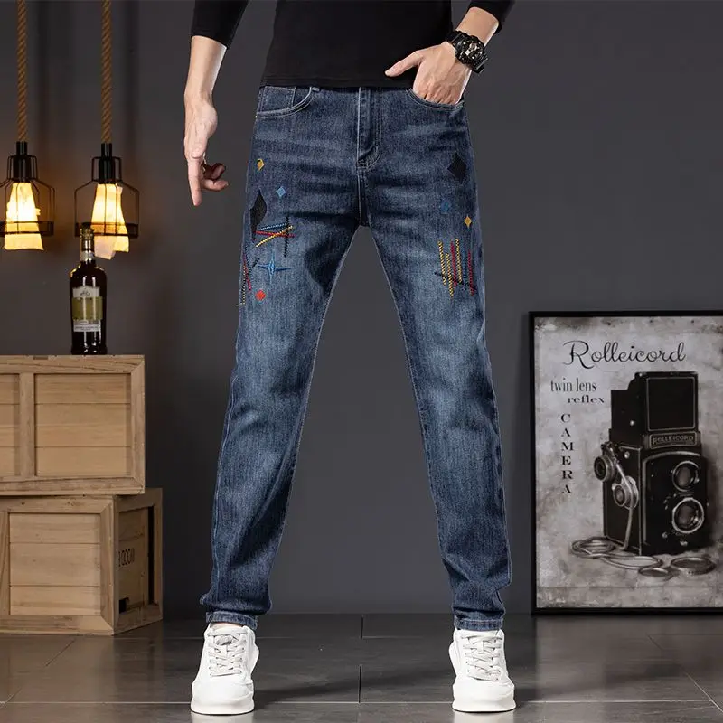 

Высококачественные потертые синие джинсы, мужские осенние и зимние толстые облегающие брюки с маленькими штанинами, модные брендовые эластичные прямые брюки с вышивкой