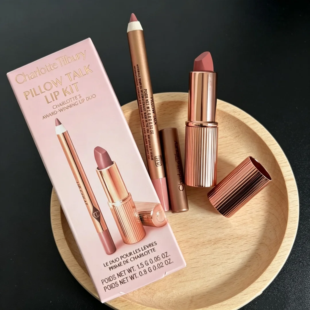 Charlotte Tilbury Lip Liner is zacht met een sterke dekking en het Highlighter Contour Palette verheldert en vormt de kenmerken van je gezicht.