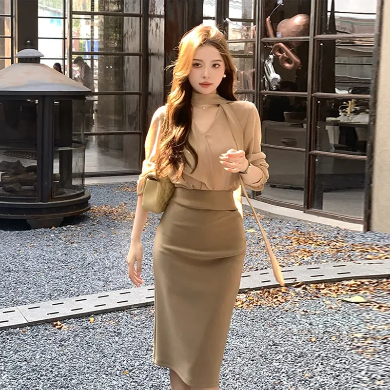 

Новый осенний стиль, шифоновая рубашка с v-образным вырезом и длинными рукавами, юбка на бедрах с высокой талией, комплект из двух предметов