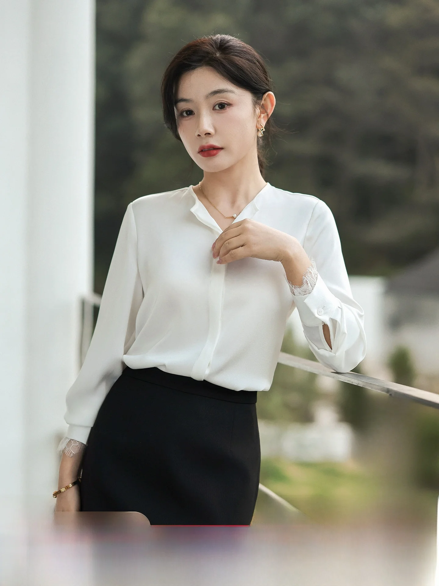 

Белая атласная блузка Ele с длинным рукавом и V-образным вырезом, женская, весенняя новинка, высококачественная, для офиса, профессиональный топ