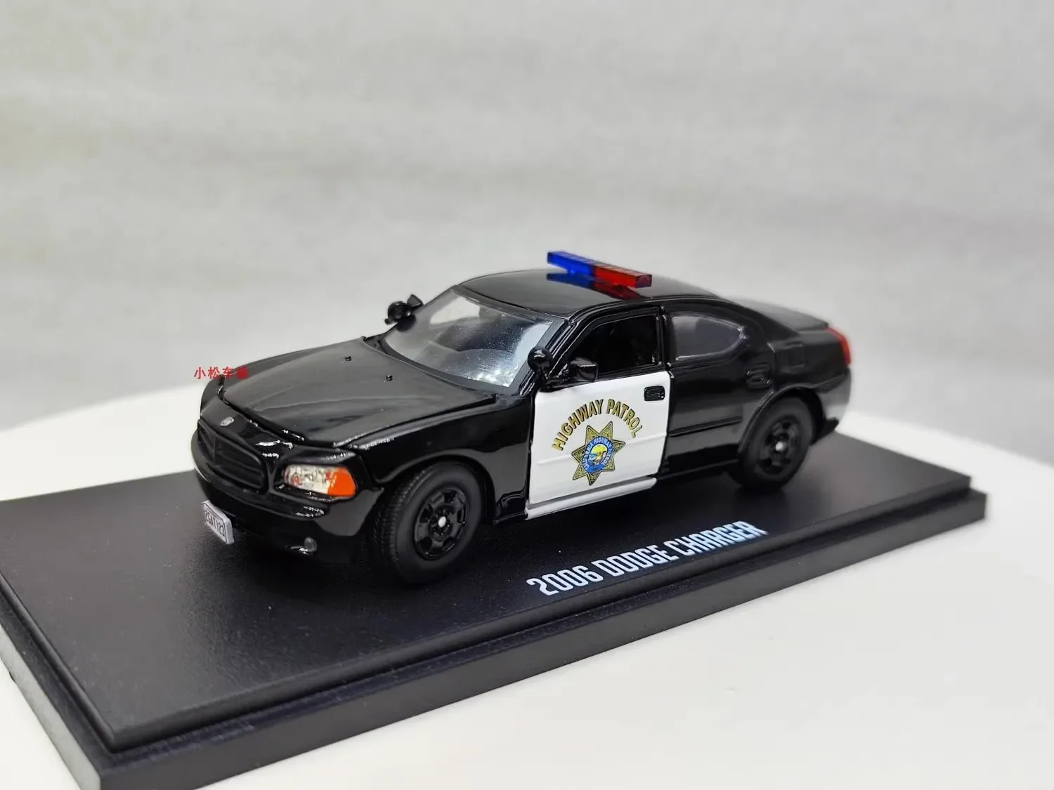 

1:43 2006 Dodge Charger Калифорния шоссе патруль отлитый под давлением металлический сплав Модель автомобиля игрушки для подарочной коллекции