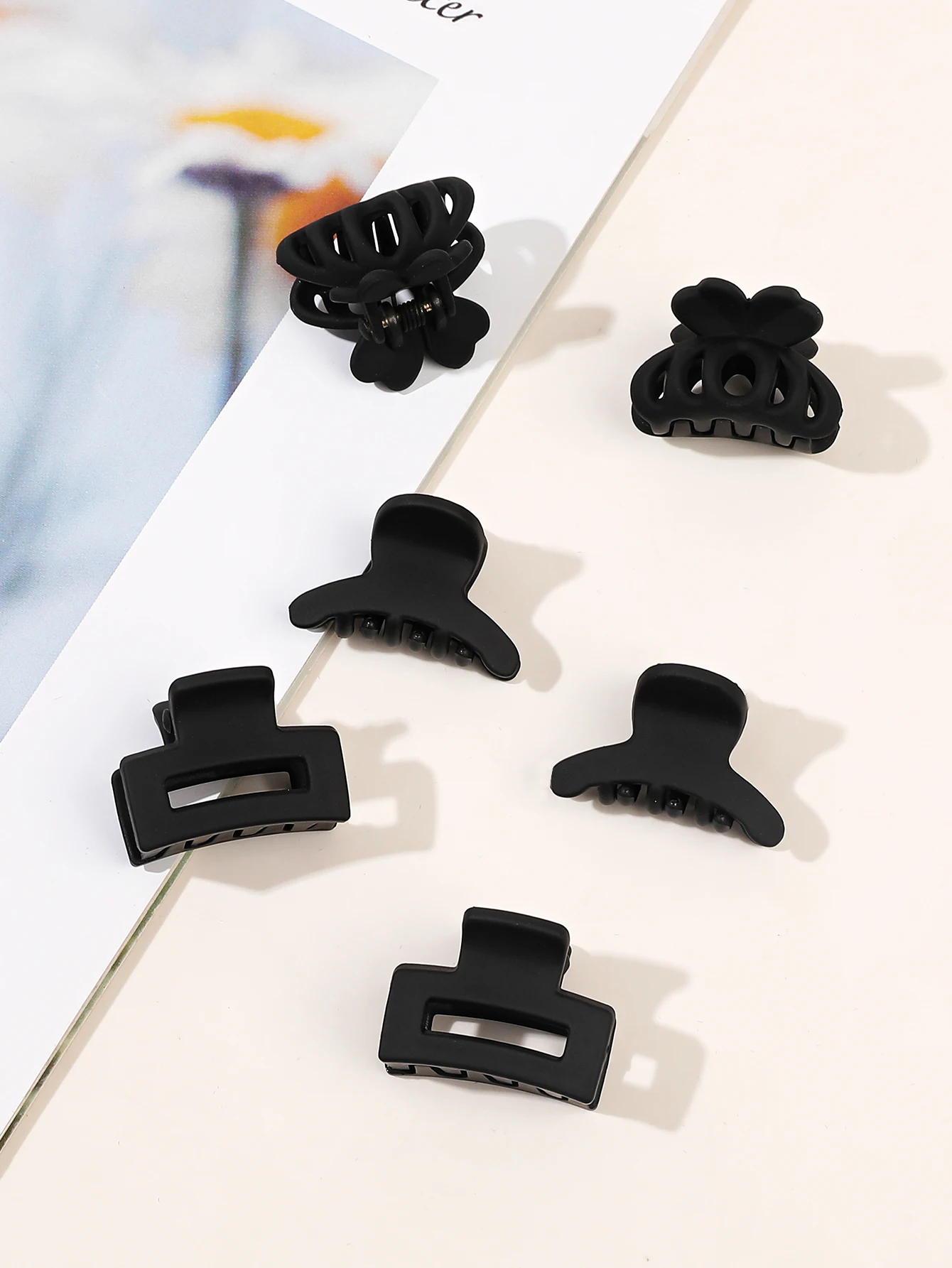 various size and shape black matte hair claw clip woman hair accessories