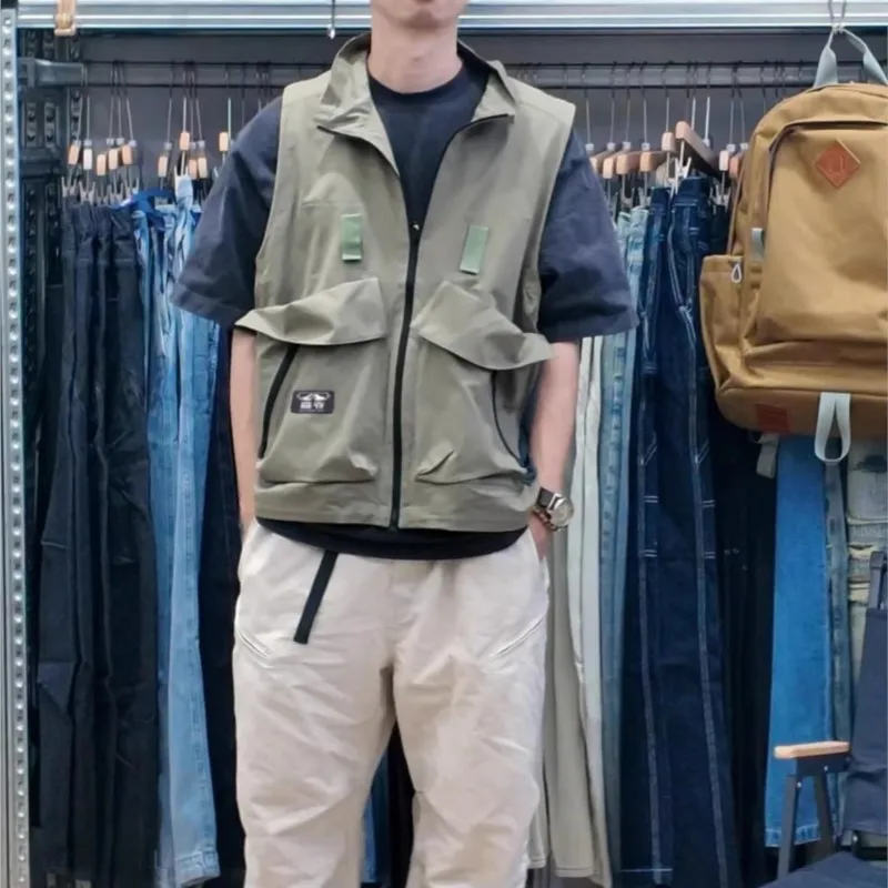 Outdoor functional workwear vest for men, multi-pocket design, spliced vest with a stand-up collar